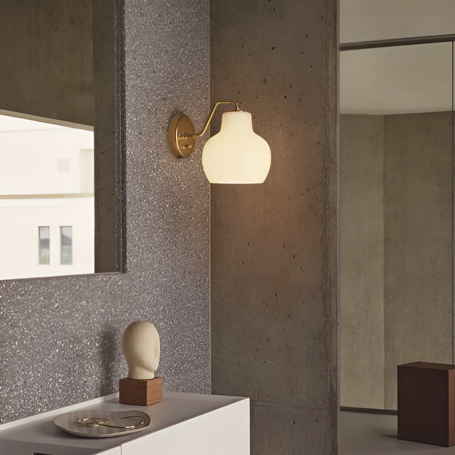 VL Ring Crown Wall Lamp