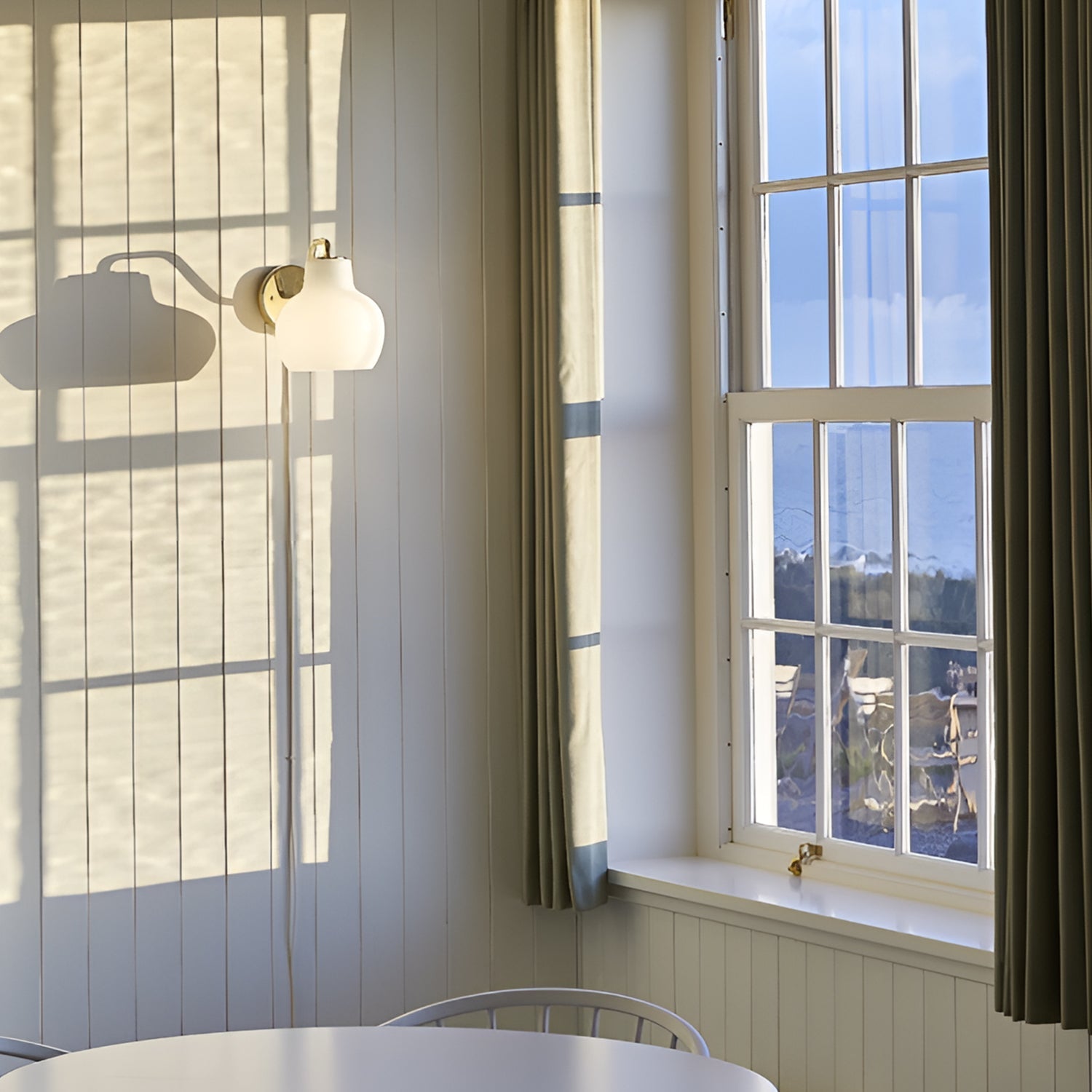 VL Ring Crown Wall Lamp