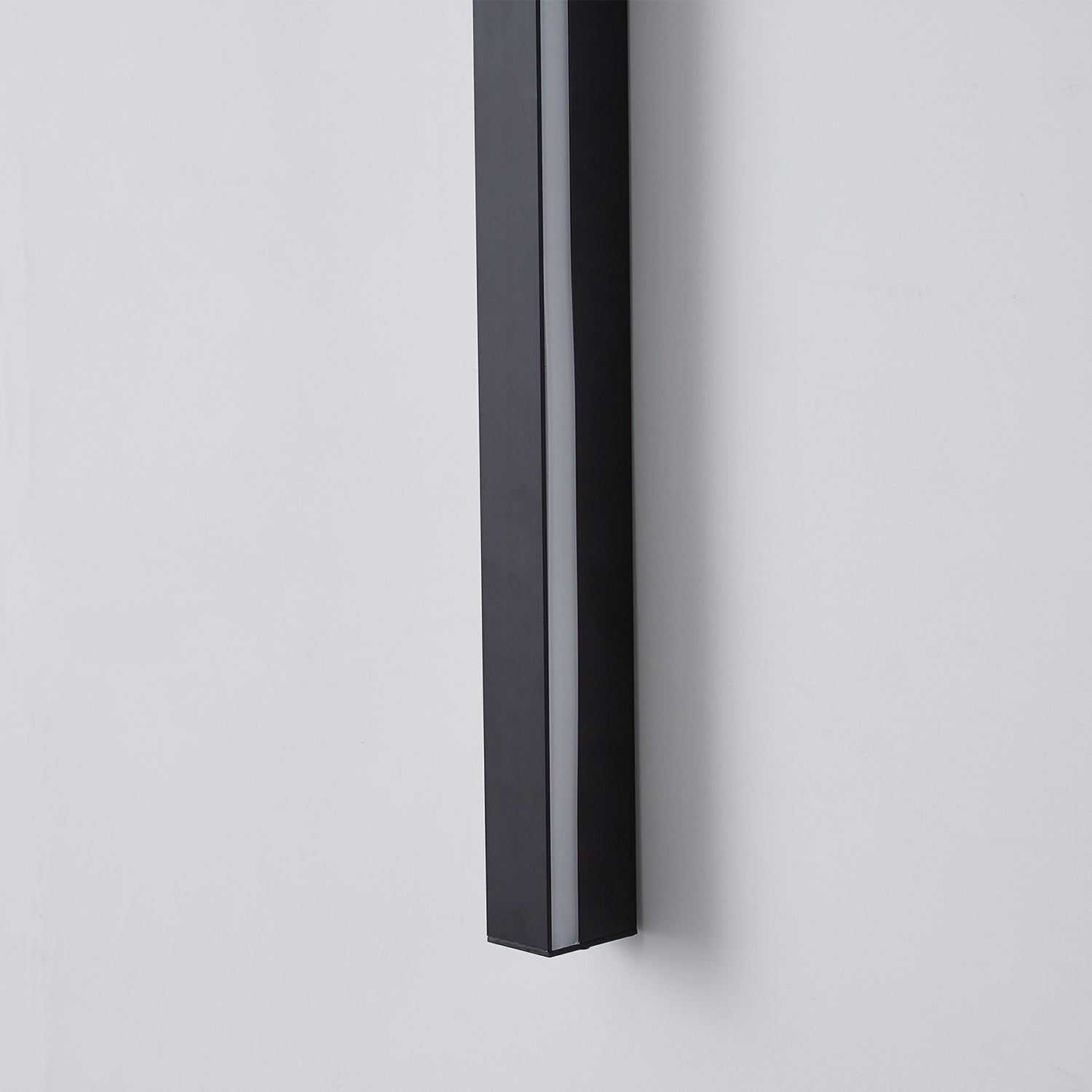 Tratto Wall Light