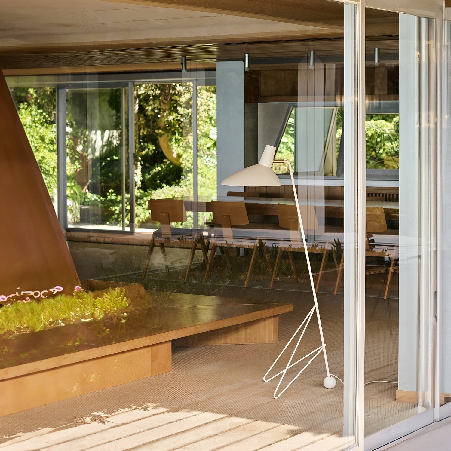 Tripod HM8 Floor Lamp