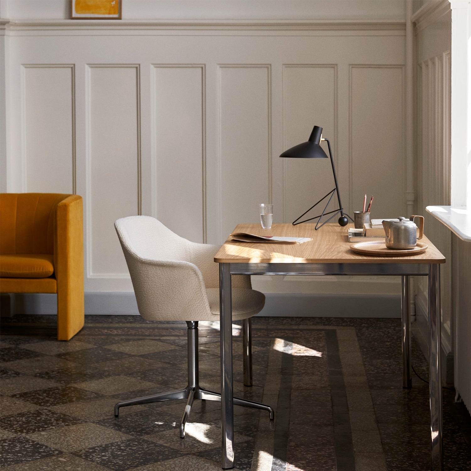 Tripod HM9 Table Lamp