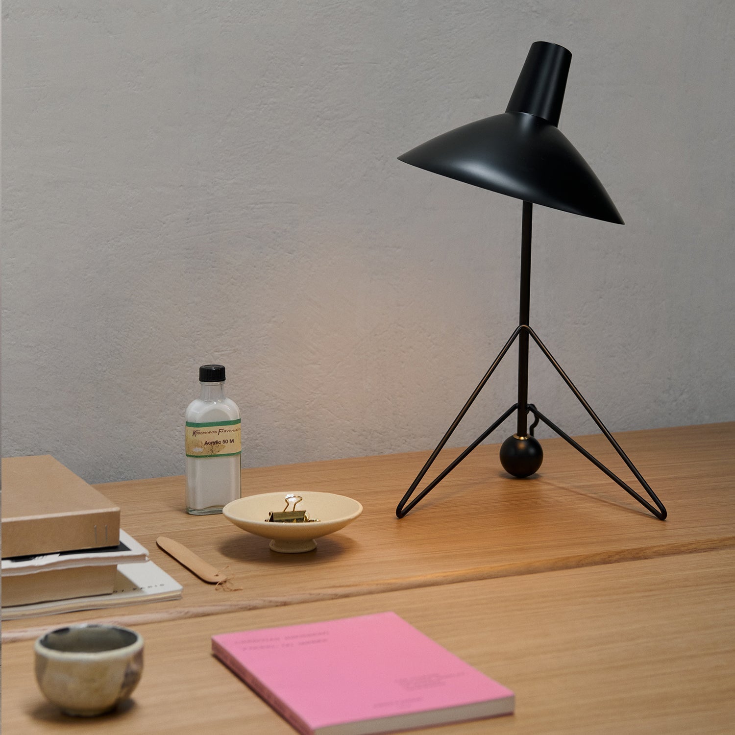 Tripod HM9 Table Lamp