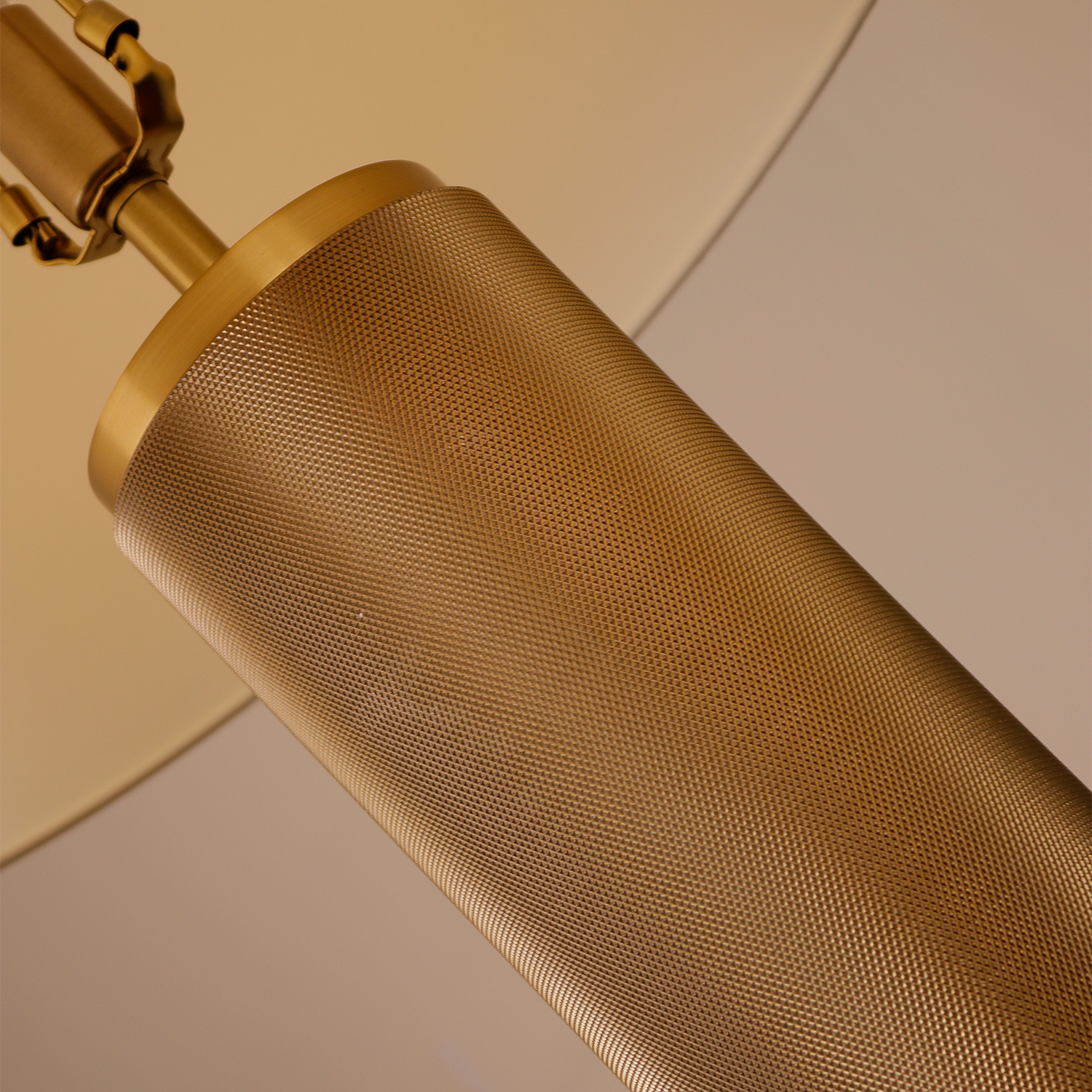 Utilitaire Knurled Table Lamp