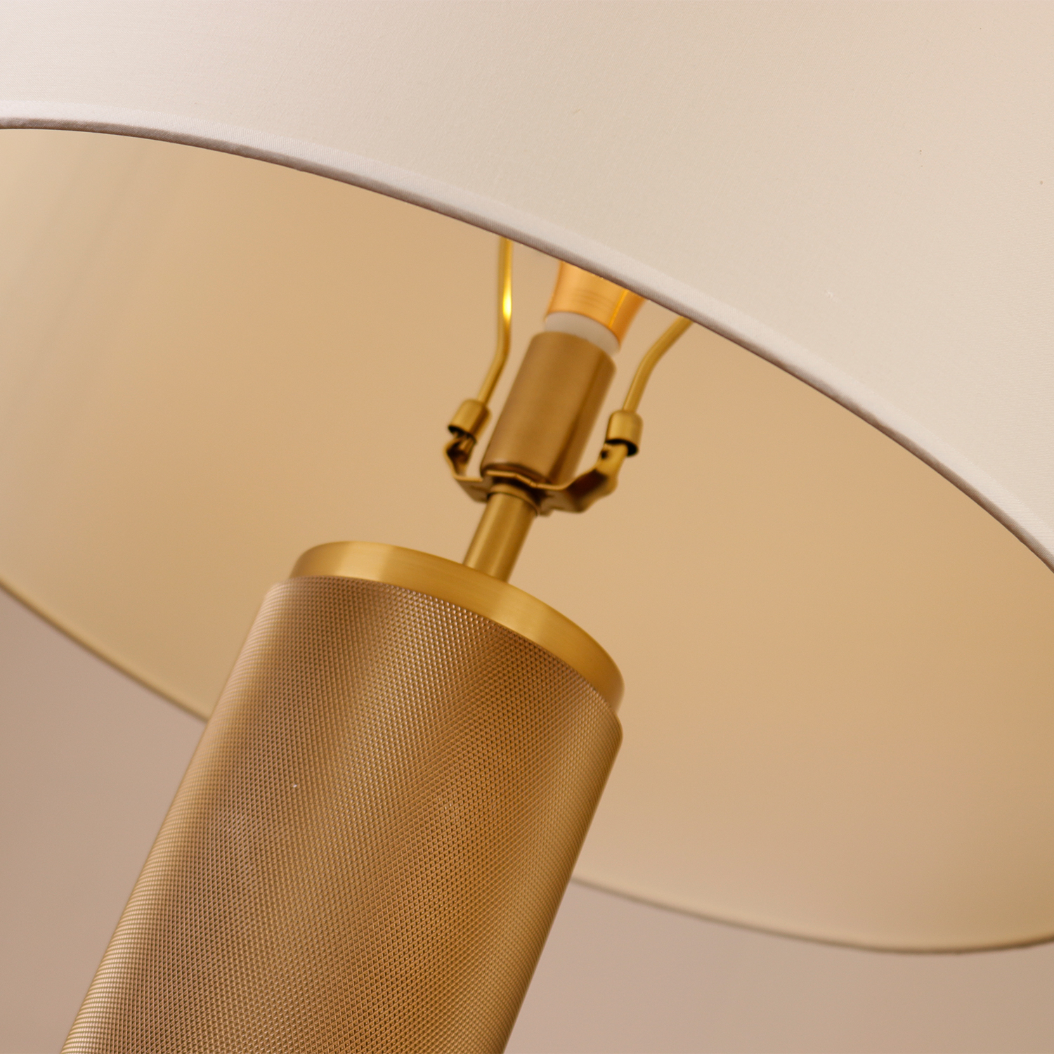 Utilitaire Knurled Table Lamp