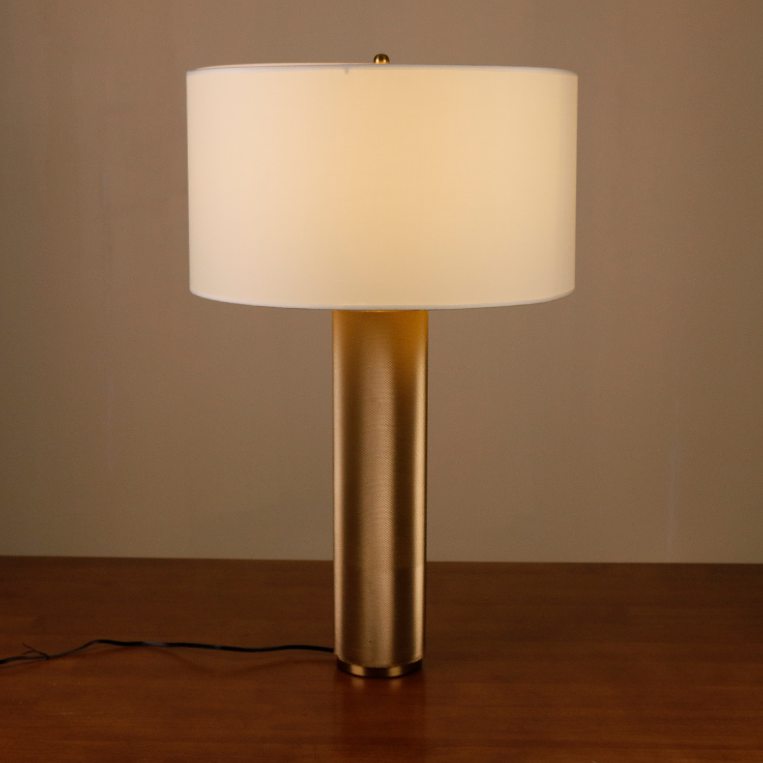 Utilitaire Knurled Table Lamp