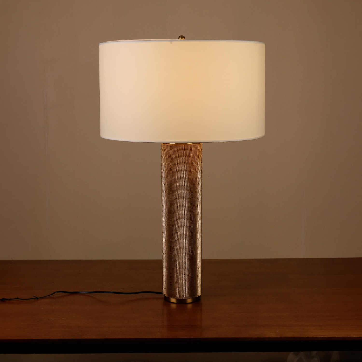 Utilitaire Knurled Table Lamp