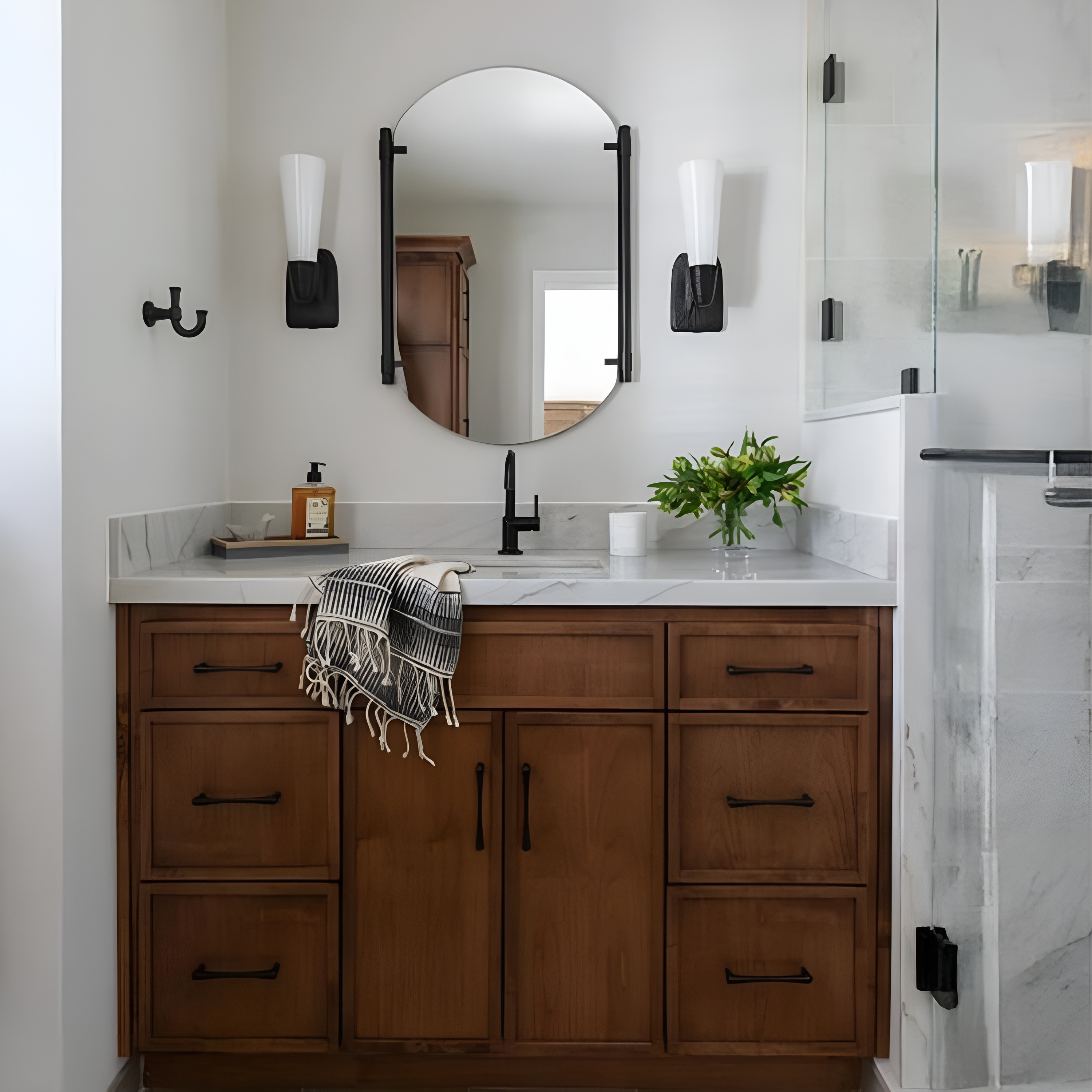 Utopia Small Single Bath Sconce