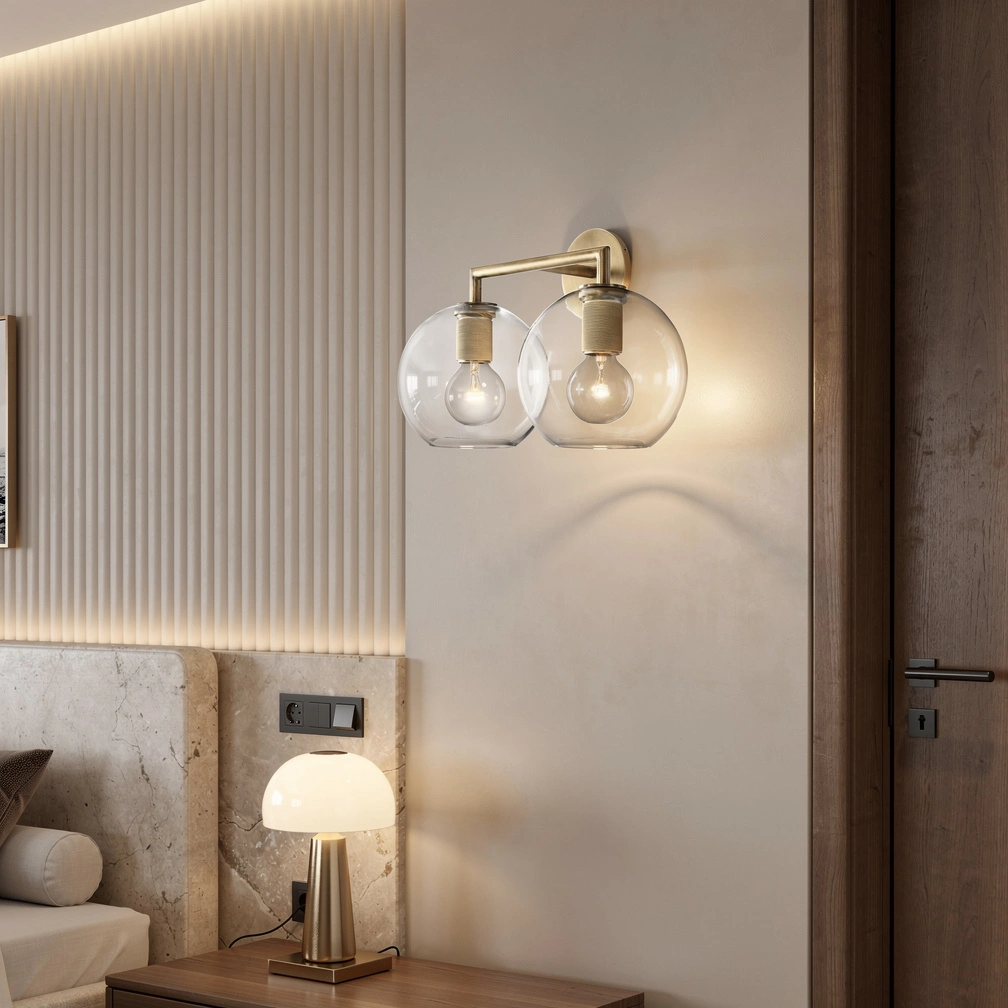 Utilitaire Globe Shade Sconce