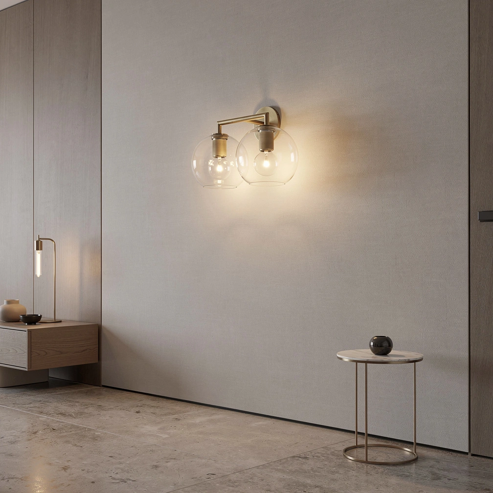 Utilitaire Globe Shade Sconce