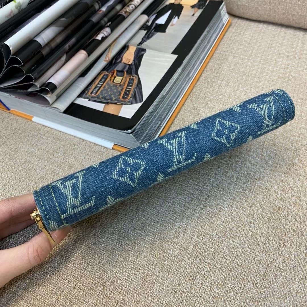 ◆ユニークデザイン【 LOUIS VUITTON 】ジッピー・ウォレット M82958