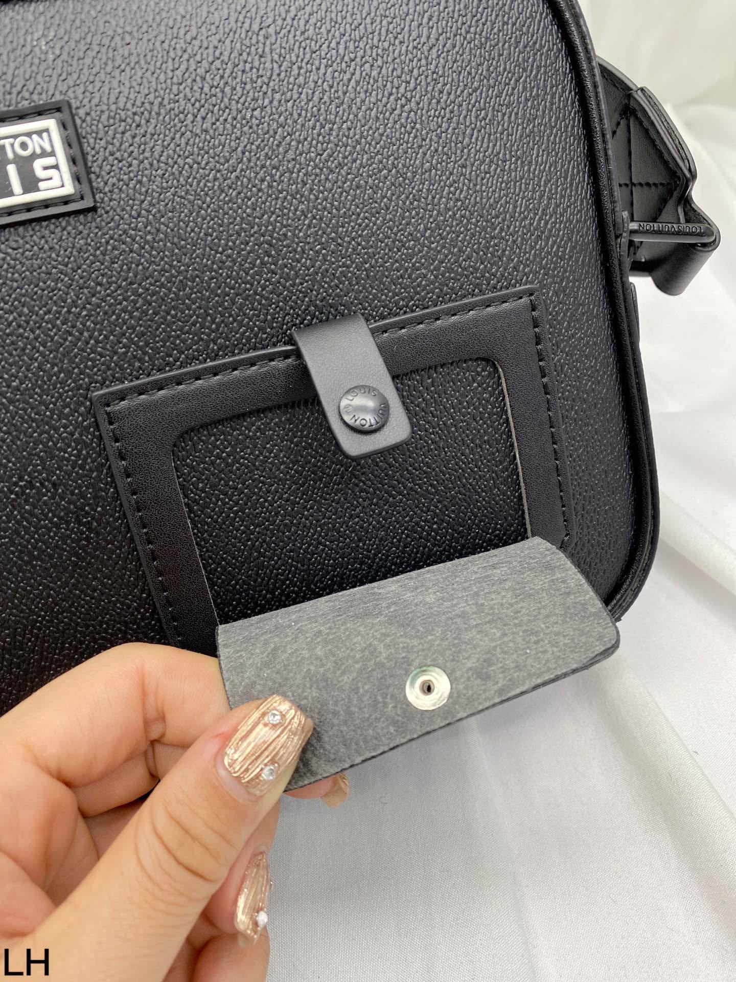 ☆LOUIS VUITTON☆ メンズショルダーバッグ