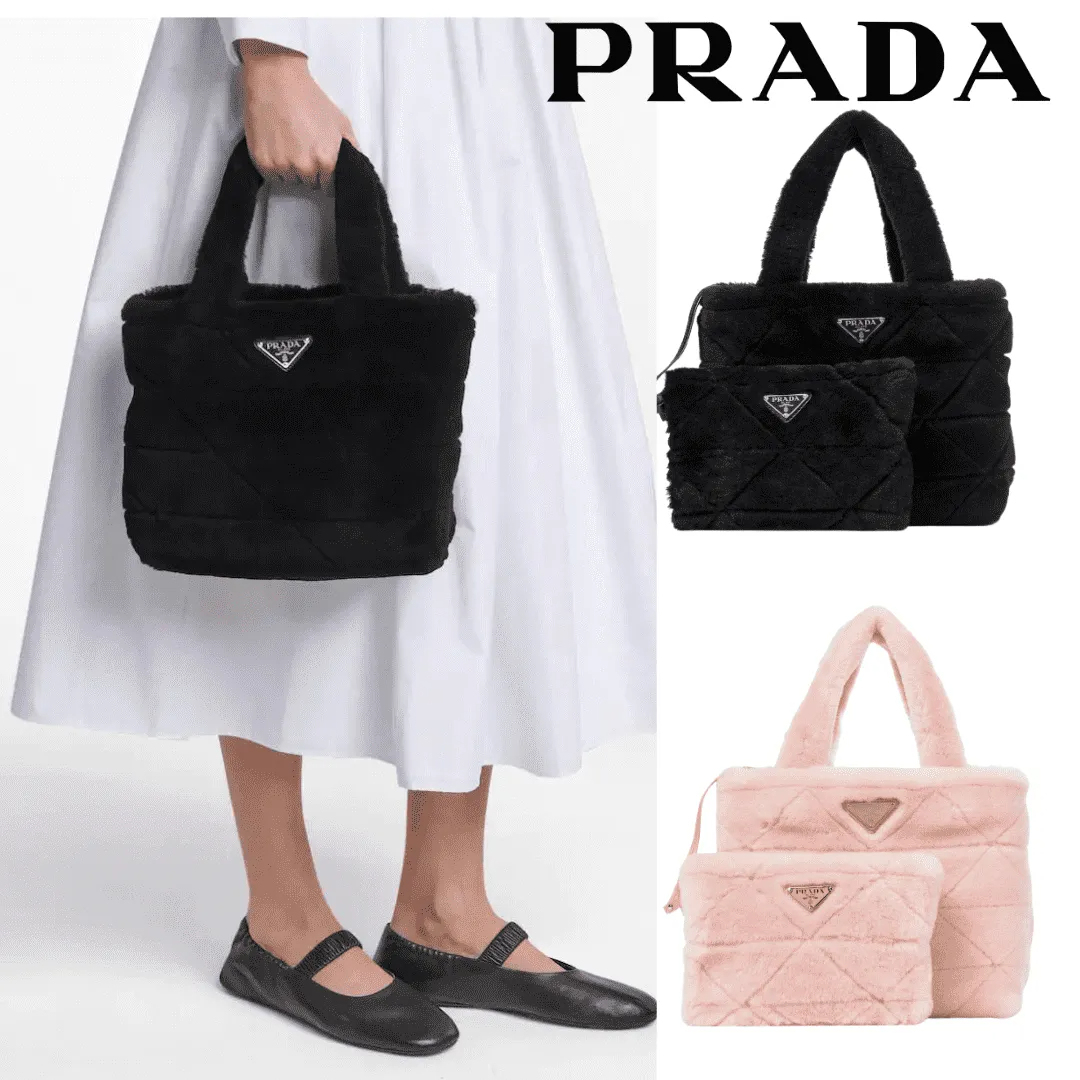 雑誌掲載で大人気★PRADA★【2022秋冬新作】Shearling tote☆シャーリングトート（付属品：財布）