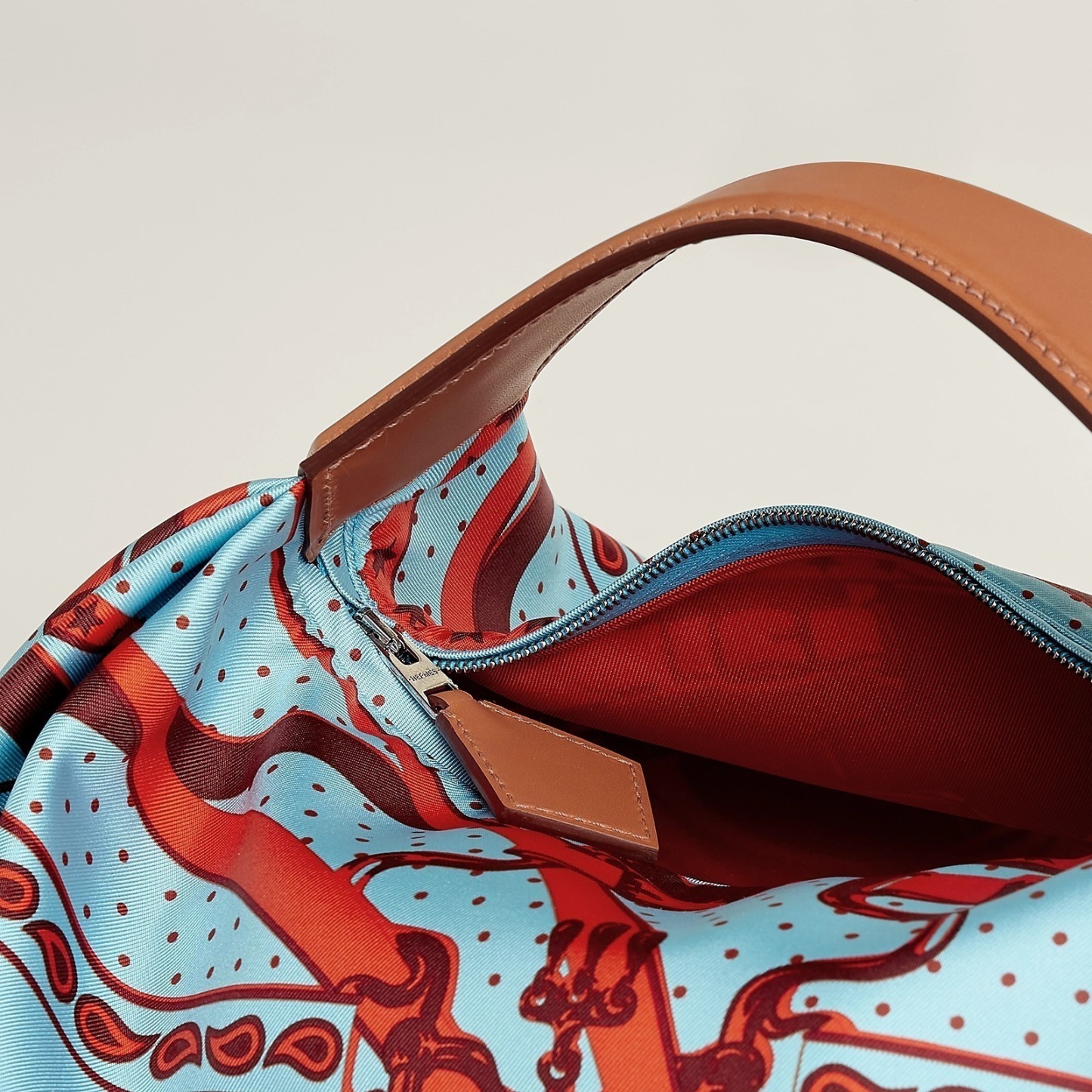 【目を引くデザイン】HERMES BALUSOIE バッグ