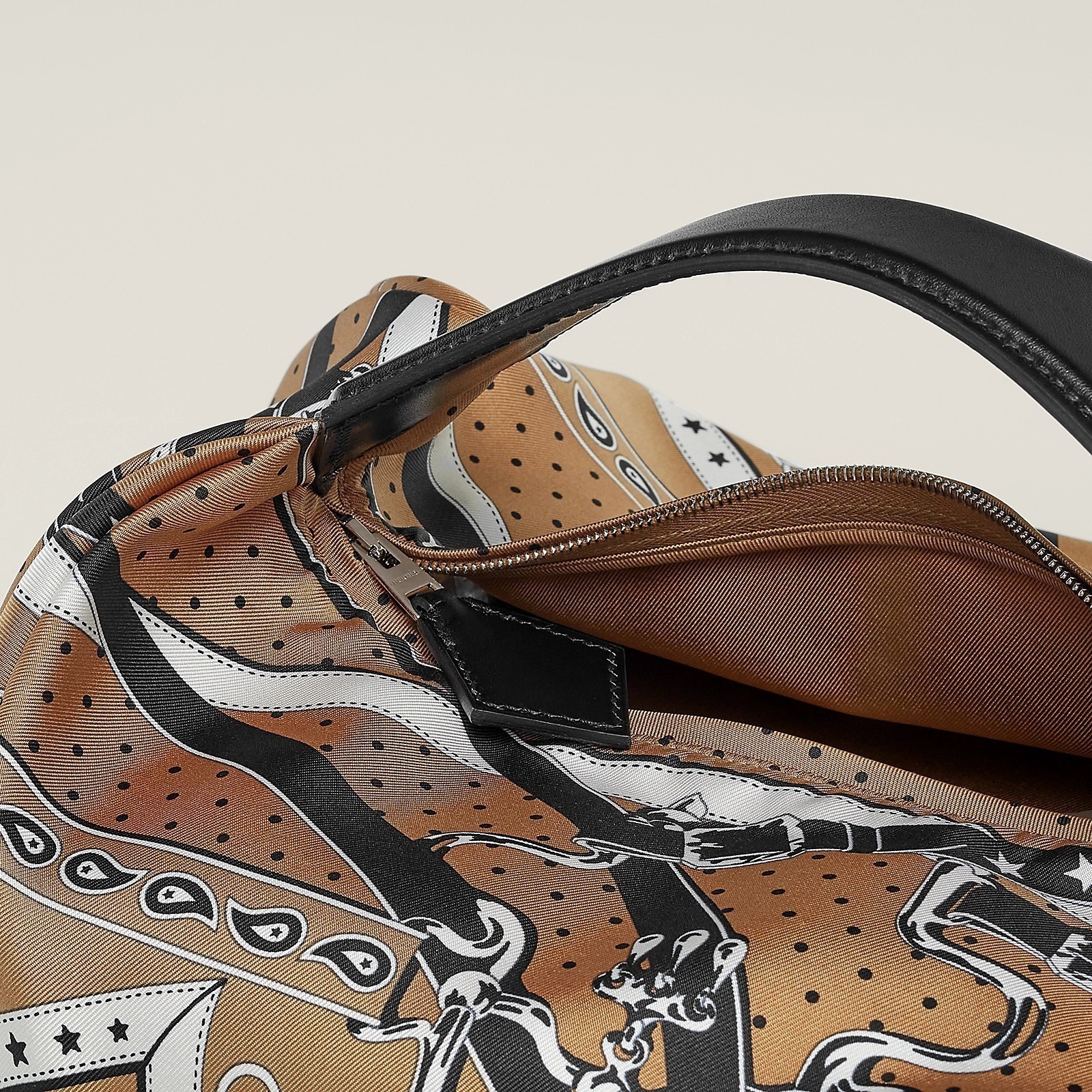 【目を引くデザイン】HERMES BALUSOIE バッグ