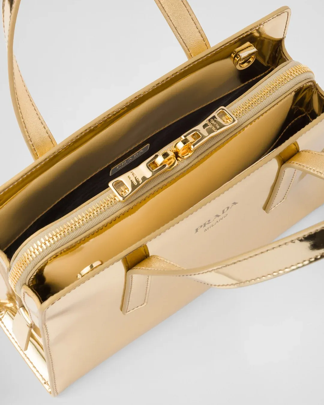 💃 富岡佳子愛用の金皮バッグ💓