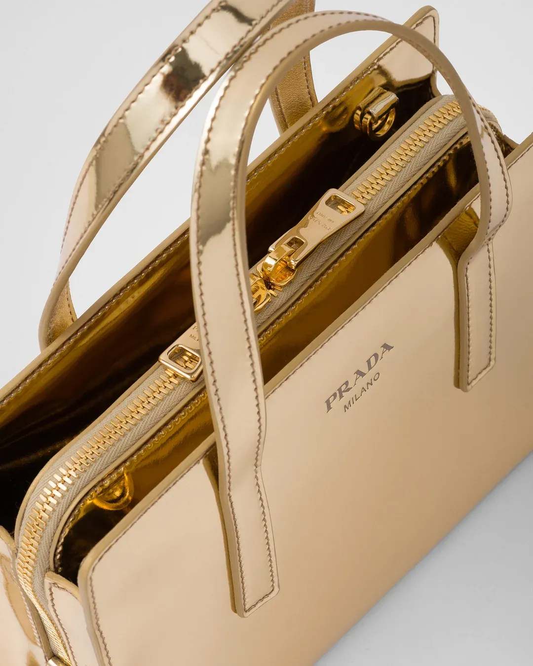 💃 富岡佳子愛用の金皮バッグ💓