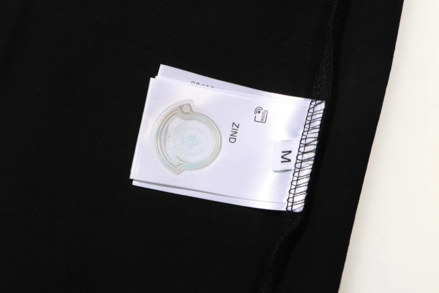 【Moncler 】（モンクレール）男女兼用、ご好評に付き再入荷！