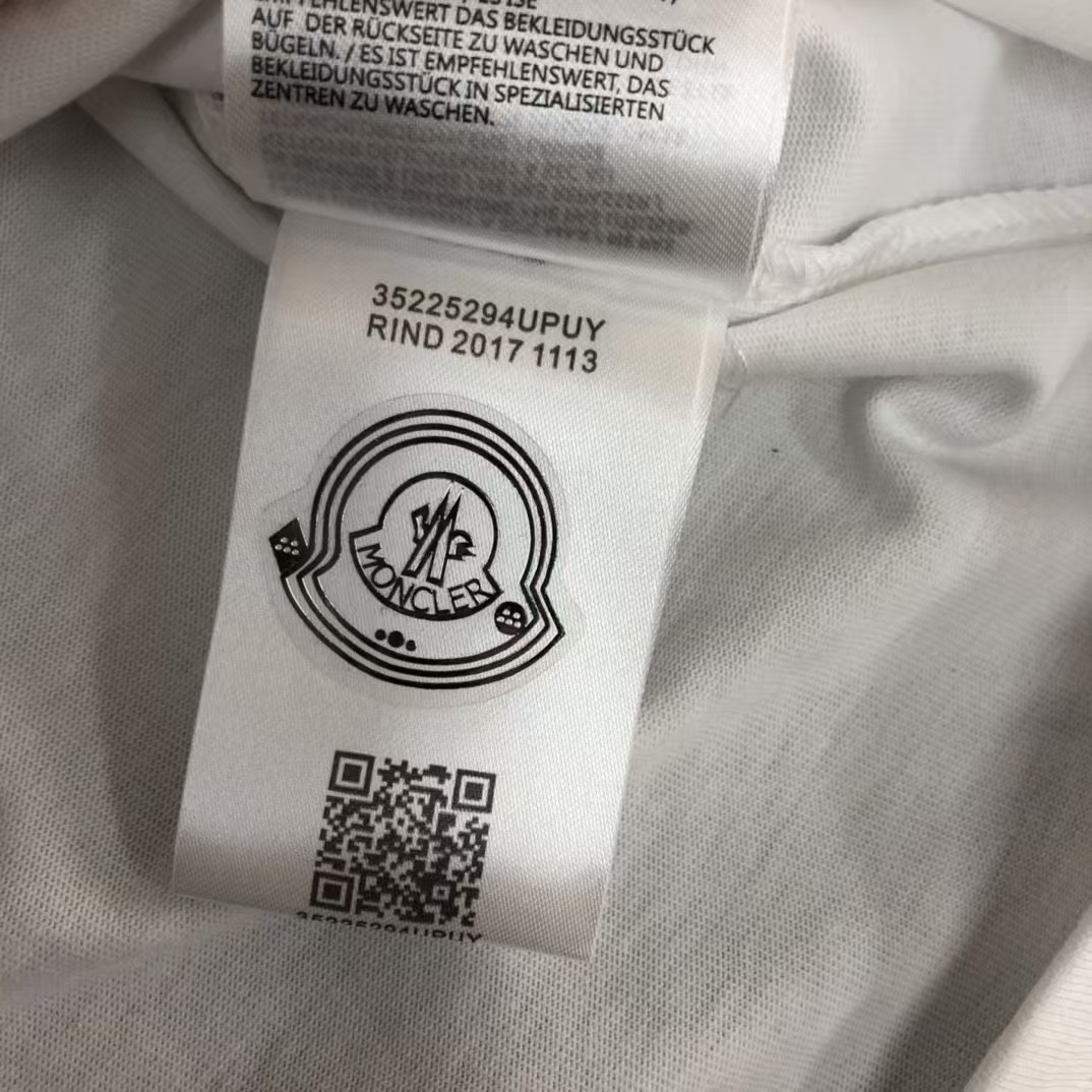 【Moncler 】（モンクレール）男女兼用、ご好評に付き再入荷！