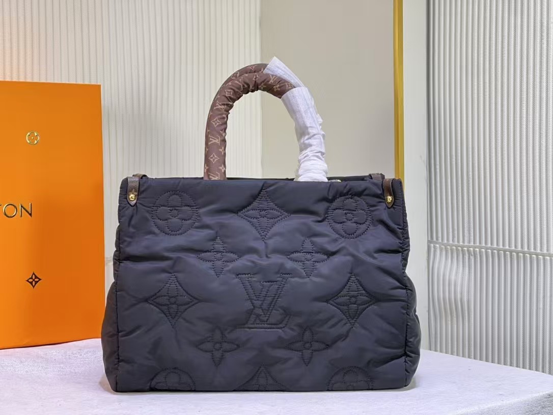 LOUIS VUITTON オンザゴー GM 2WAY　トート　バッグ