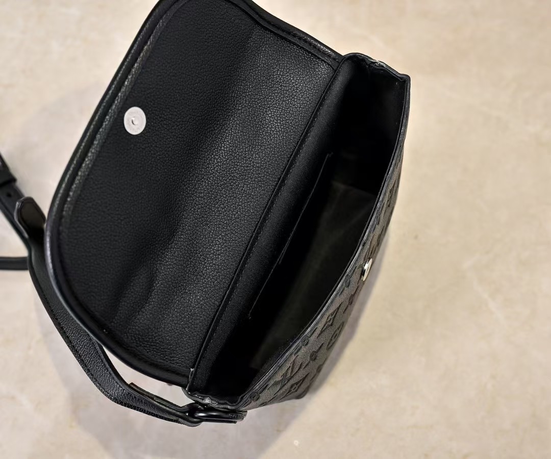 【LOUIS VUITTON旗艦店】ルイ・ヴィトン★PULSE★ミニバッグ M12636