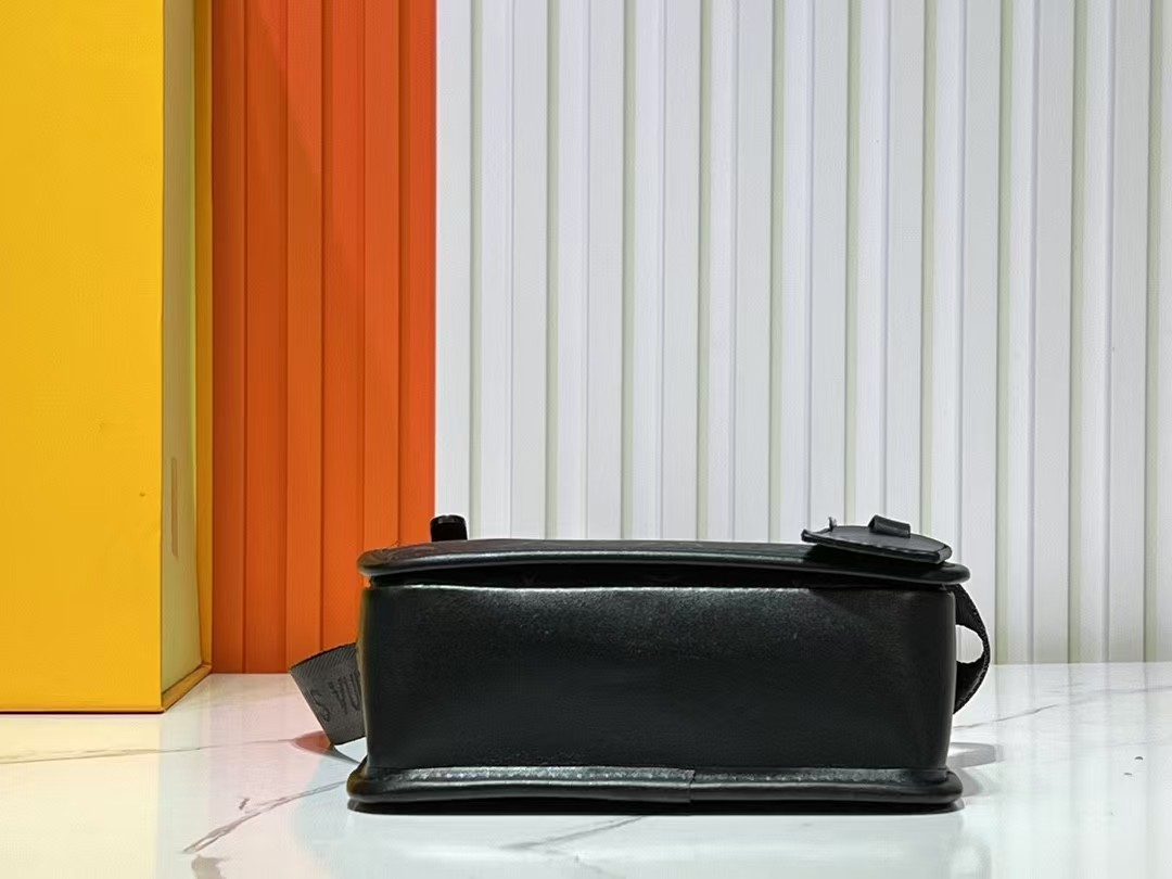 【LOUIS VUITTON旗艦店】ルイ・ヴィトン★BOSPHORE M12599★19*12*7CM