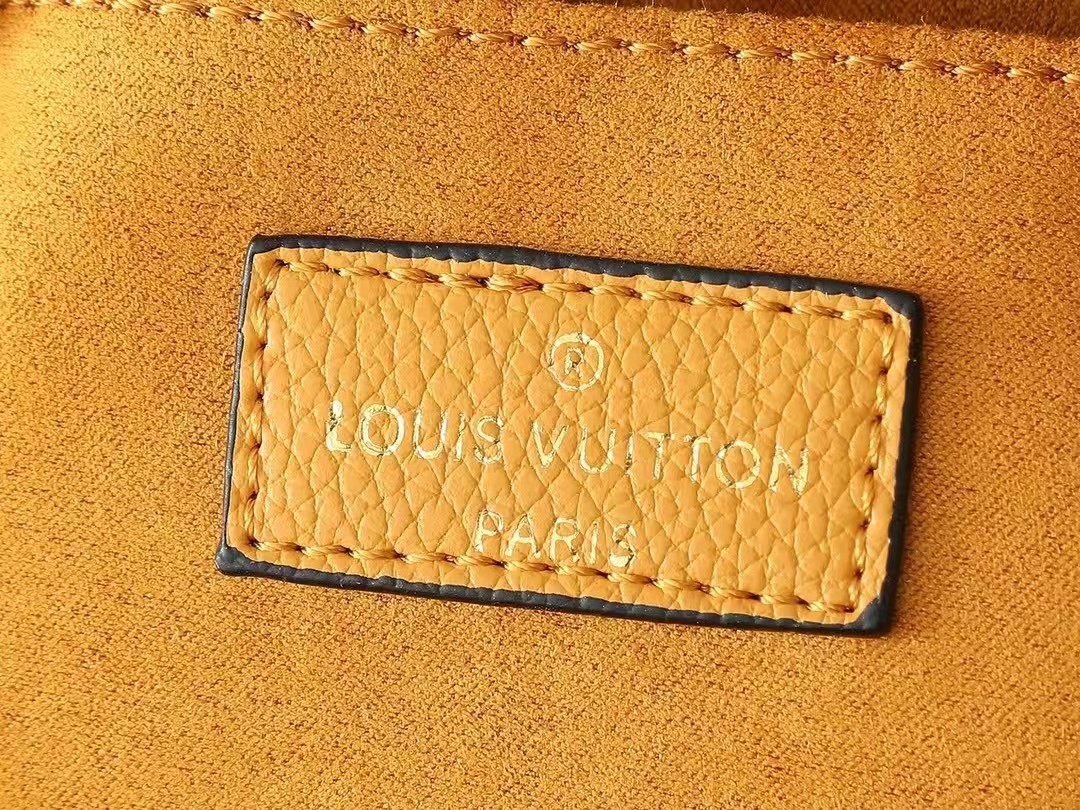 【LOUIS VUITTON旗艦店】ルイヴィトン  小さなトートバッグ ONTHEGO EAST WEST