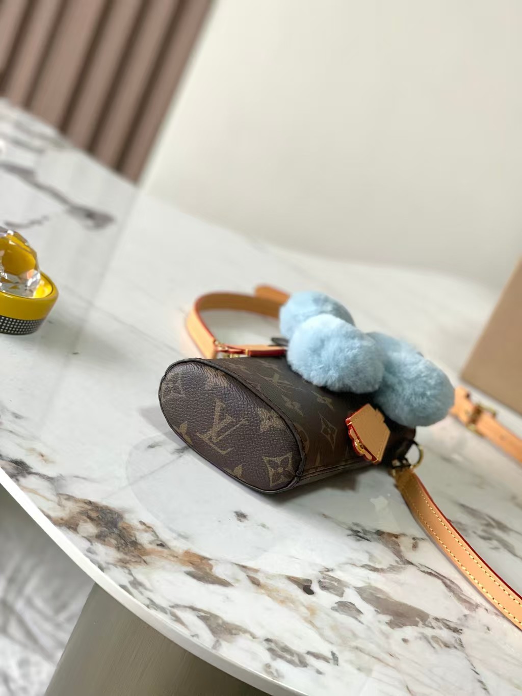 【LOUIS VUITTON旗艦店】ルイ・ヴィトン VIVIENNE携帯バッグ M12269