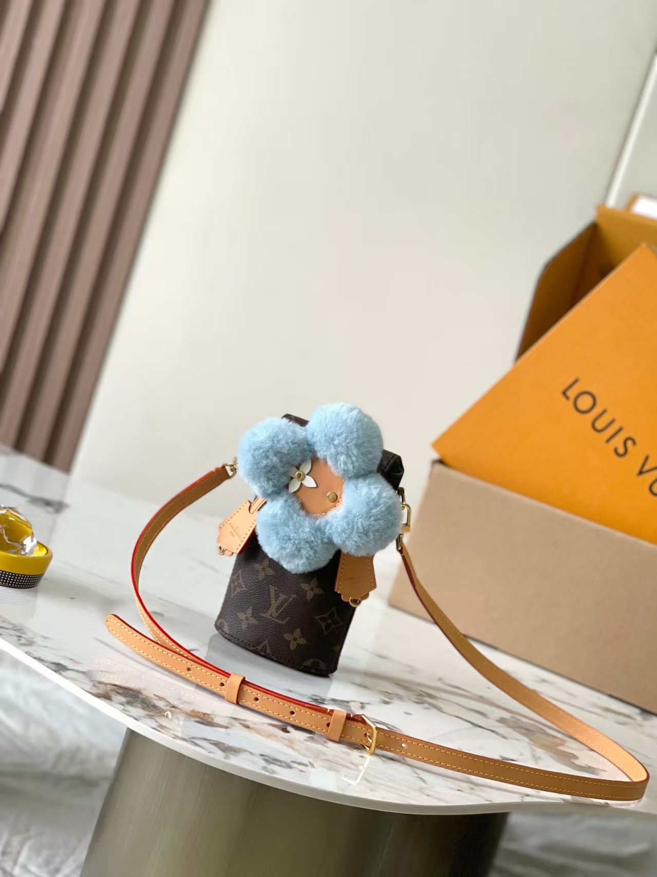 【LOUIS VUITTON旗艦店】ルイ・ヴィトン VIVIENNE携帯バッグ M12269