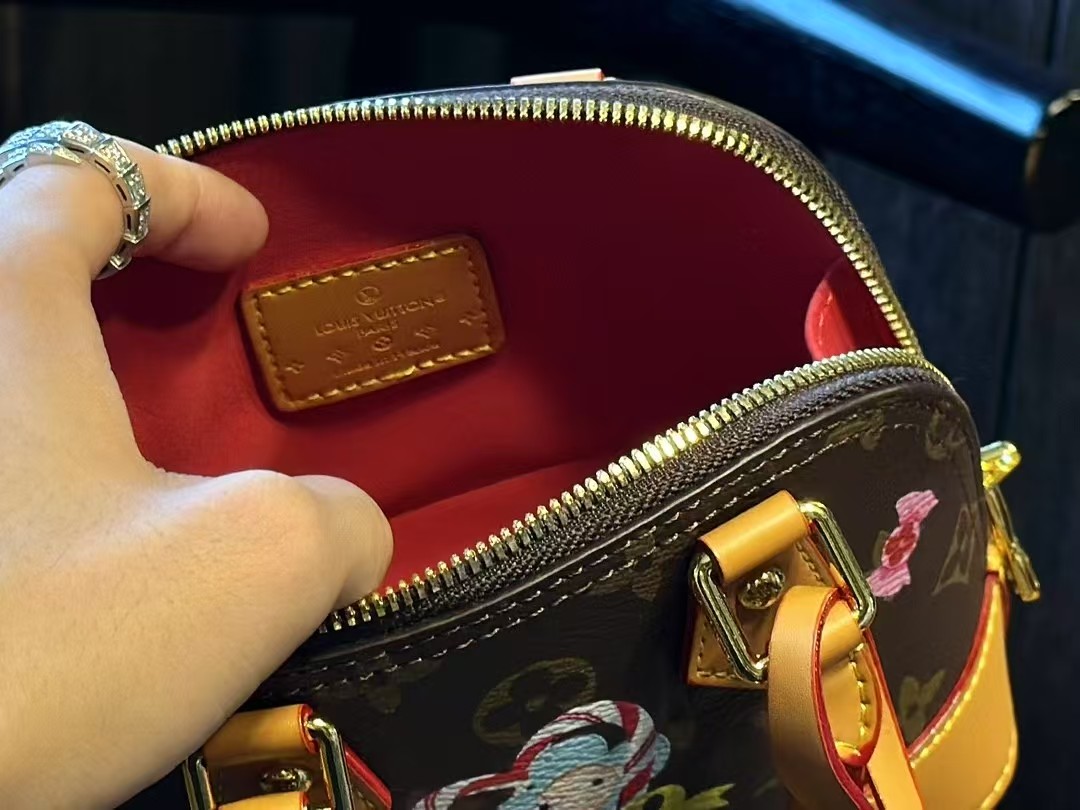 【LOUIS VUITTON旗艦店】ルイ・ヴィトン 2024年クリスマス限定 NANO ALMA