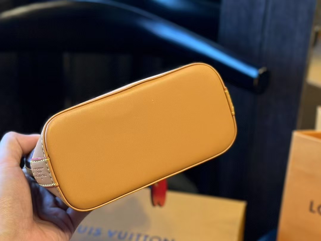 【LOUIS VUITTON旗艦店】ルイ・ヴィトン 2024年クリスマス限定 NANO ALMA