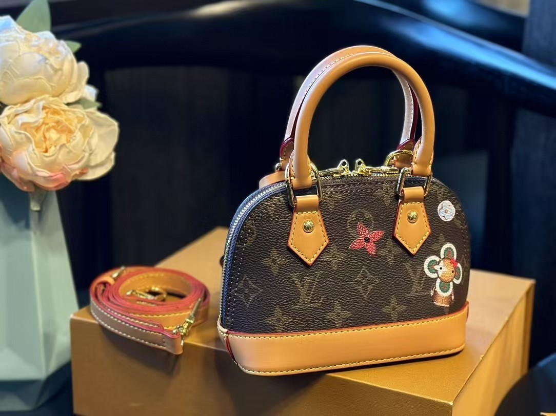 【LOUIS VUITTON旗艦店】ルイ・ヴィトン 2024年クリスマス限定 NANO ALMA