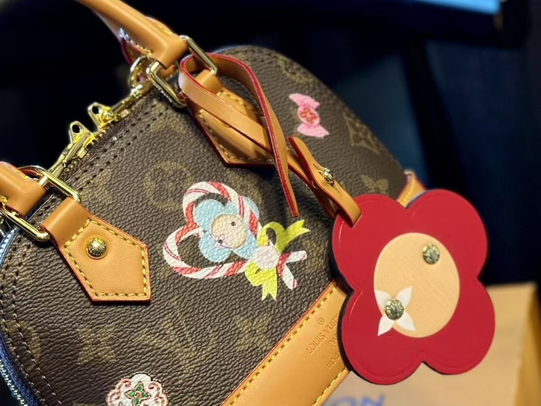 【LOUIS VUITTON旗艦店】ルイ・ヴィトン 2024年クリスマス限定 NANO ALMA