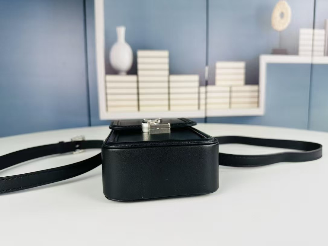 【SAINT LAURENT公式旗艦店】サンローラン HOBO スマホバッグ