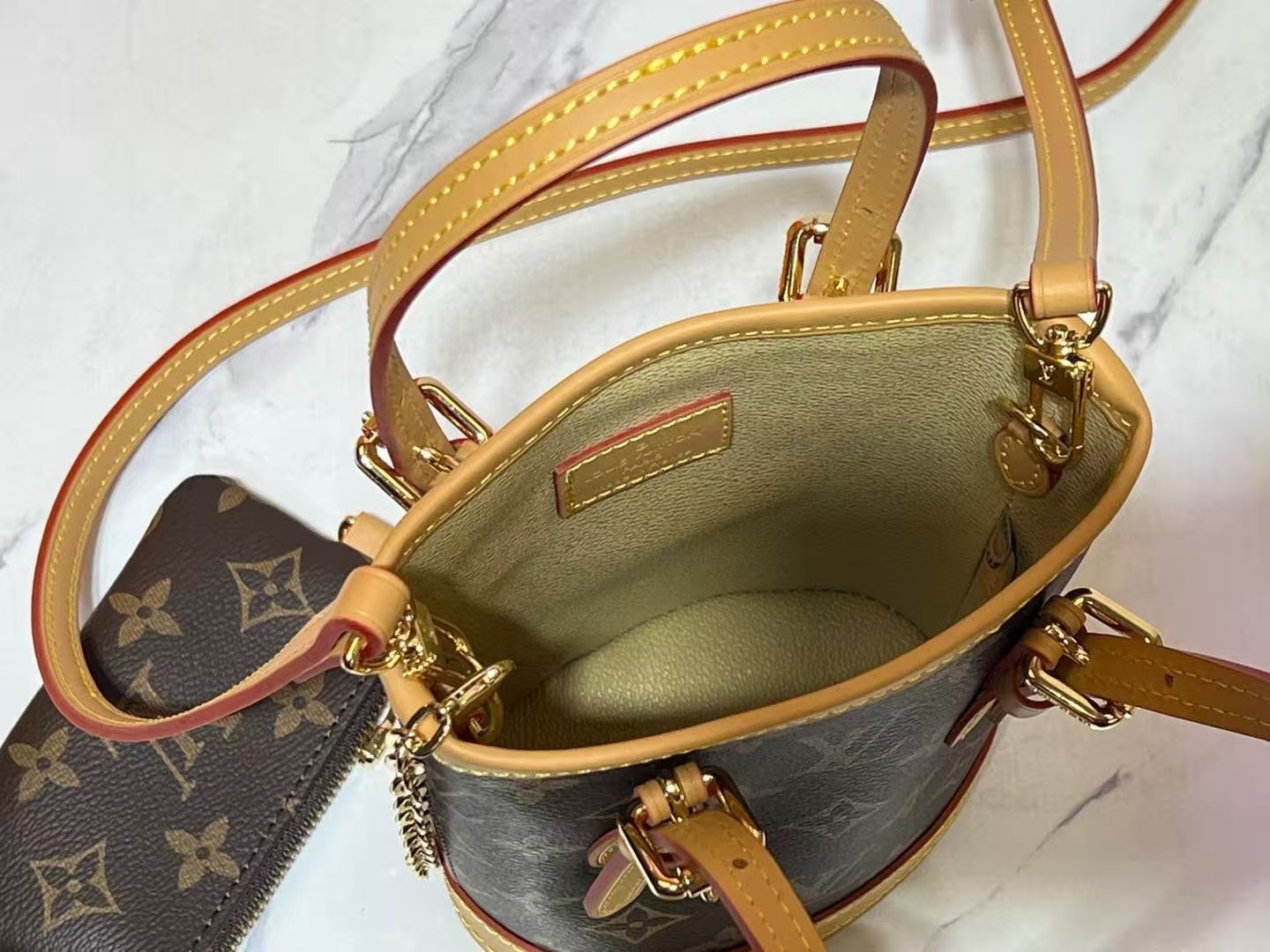 LOUIS VUITTON ルイヴィトン M81489 NANO BUCKET 斜め掛けバッグ