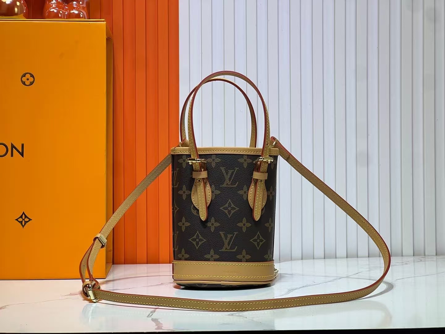 LOUIS VUITTON ルイヴィトン M81489 NANO BUCKET 斜め掛けバッグ