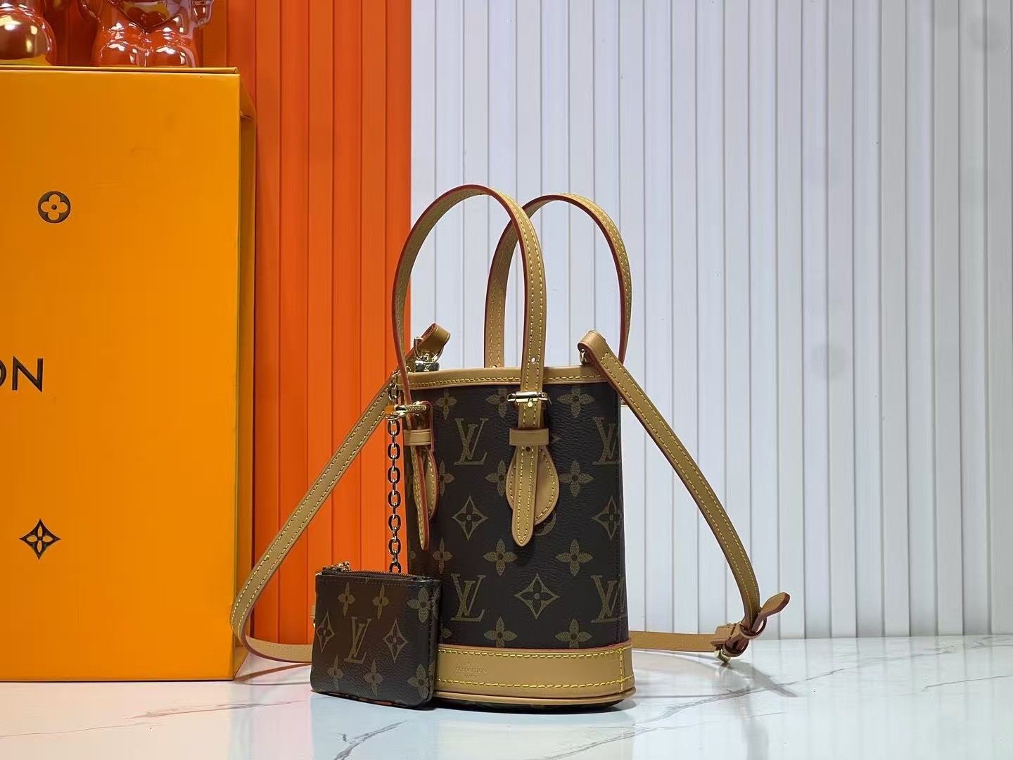 LOUIS VUITTON ルイヴィトン M81489 NANO BUCKET 斜め掛けバッグ