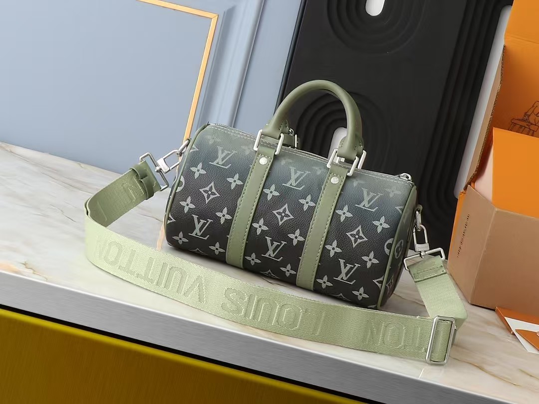 【コンパクトでお洒落♪】LV★キーポル・バンドリエール 25 M11591