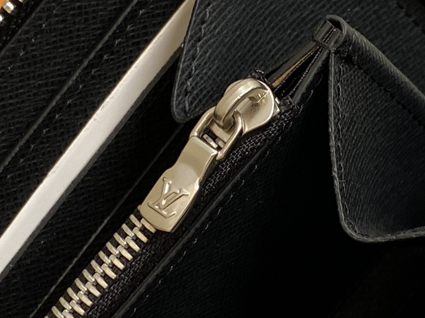 LOUIS VUITTON ルイヴィトン M13408 LV x TM ZIPPY 財布