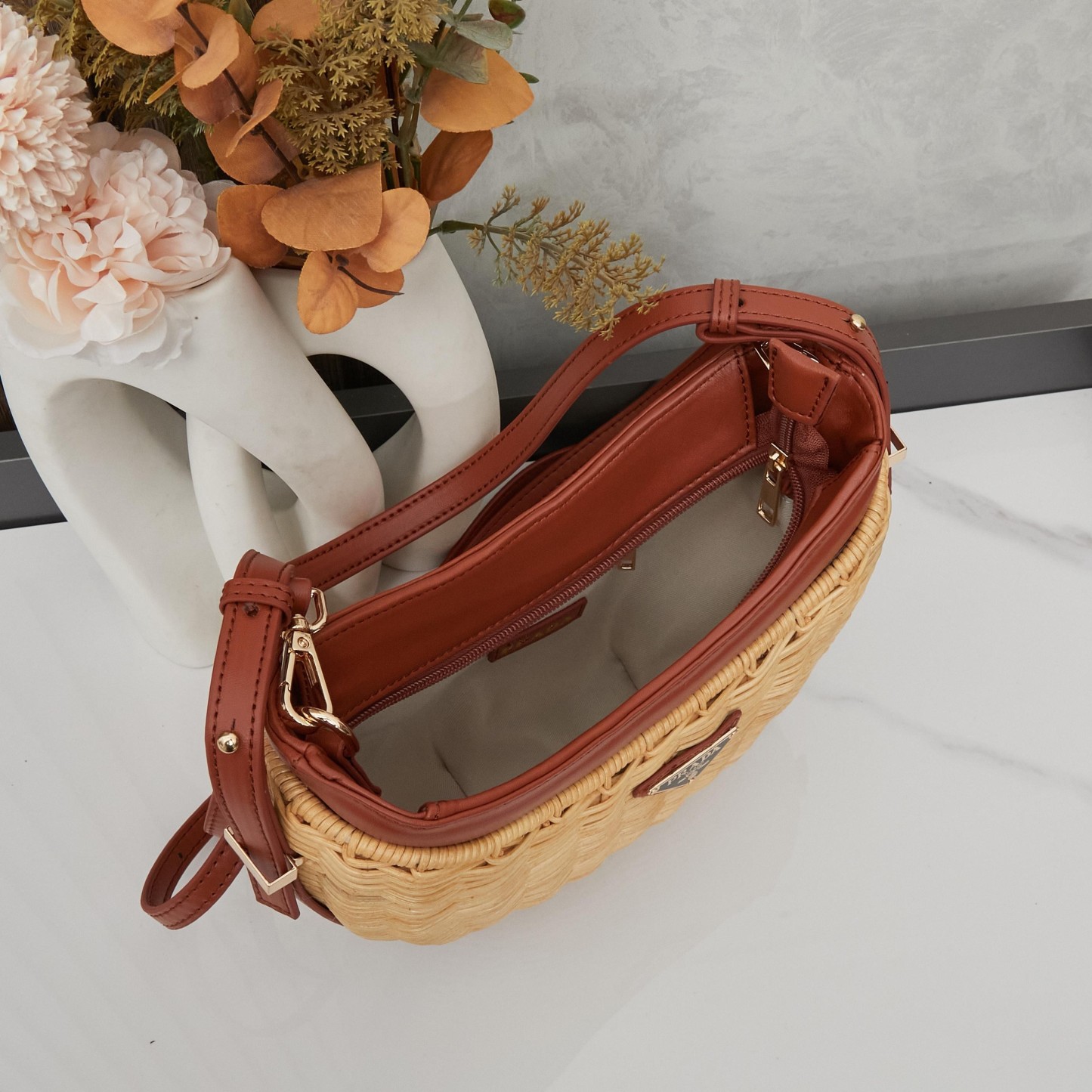 【PRADA旗艦店】プラダ 編みバッグ ハンドバッグ 25*15*7CM