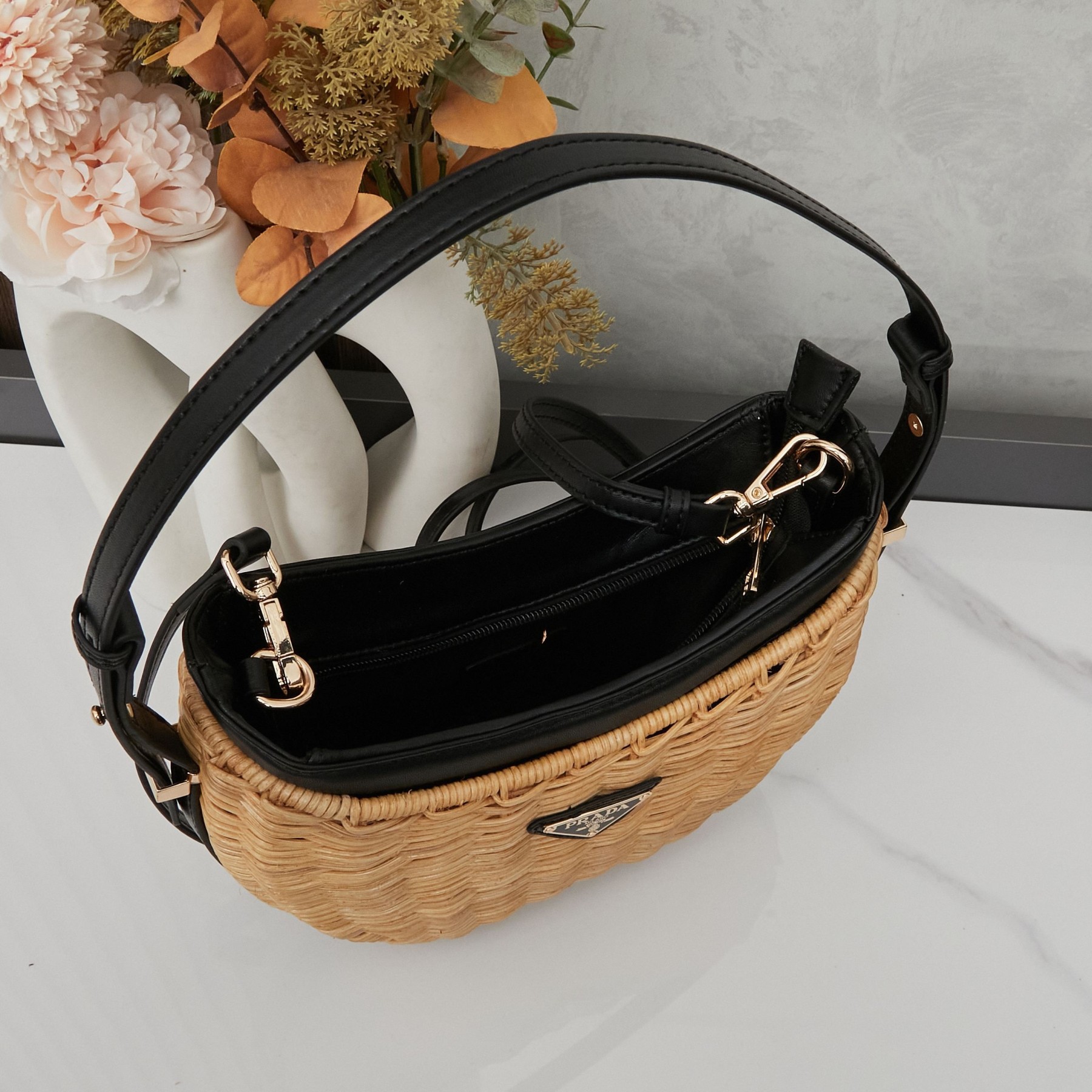 【PRADA旗艦店】プラダ 編みバッグ ハンドバッグ 25*15*7CM