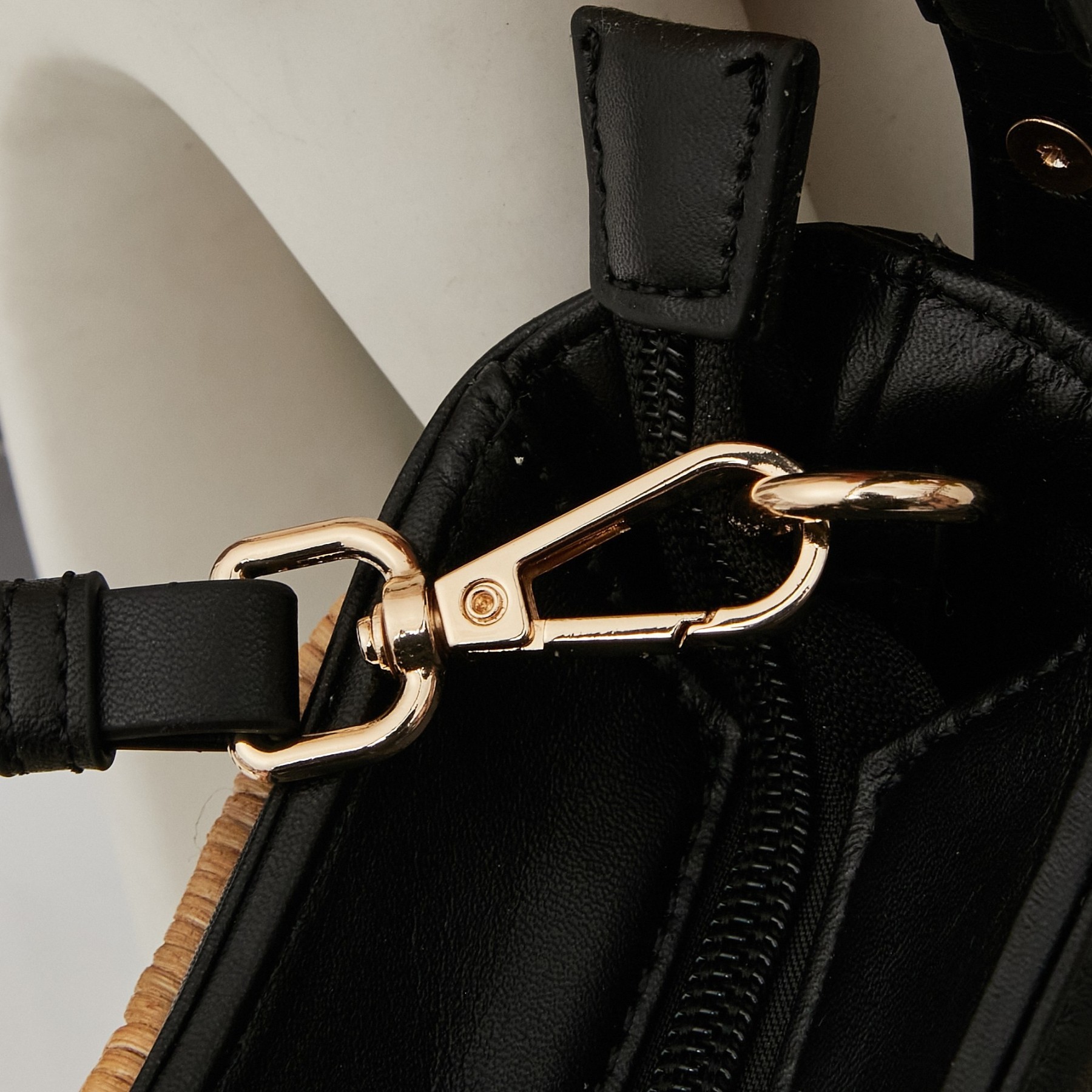 【PRADA旗艦店】プラダ 編みバッグ ハンドバッグ 25*15*7CM