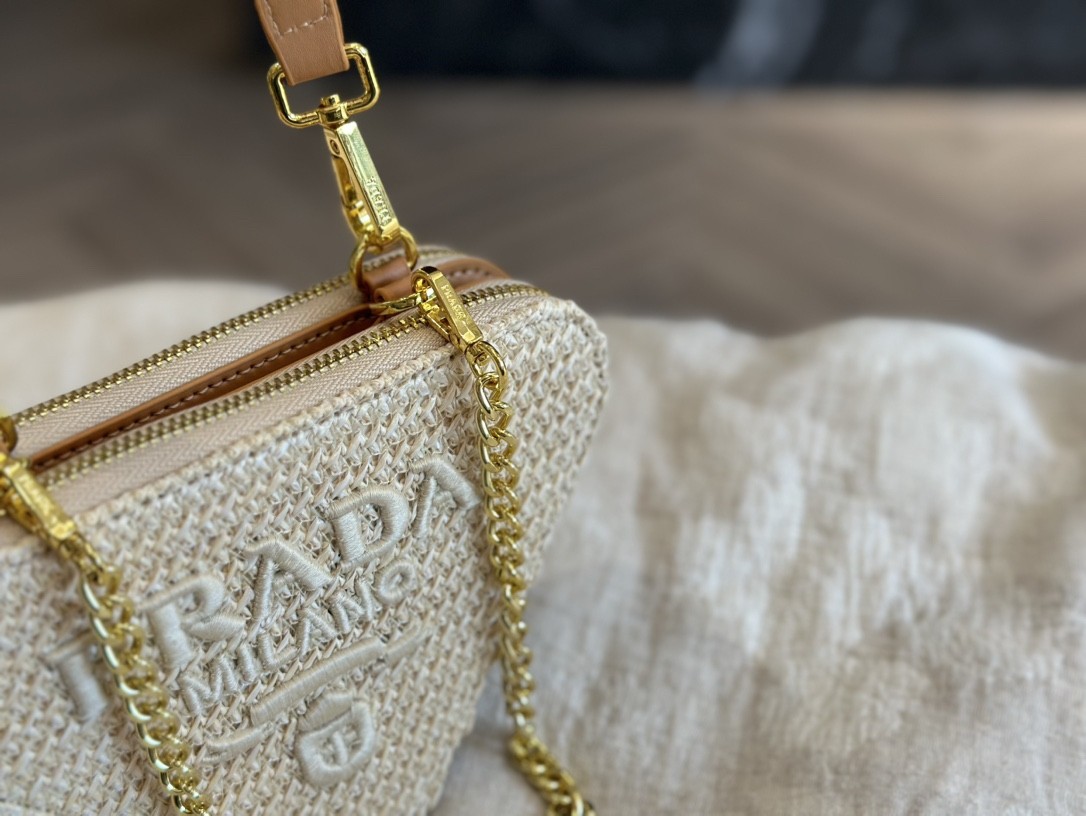 【PRADA旗艦店】プラダ わら編みバッグ クロスボディバッグ 19*13CM