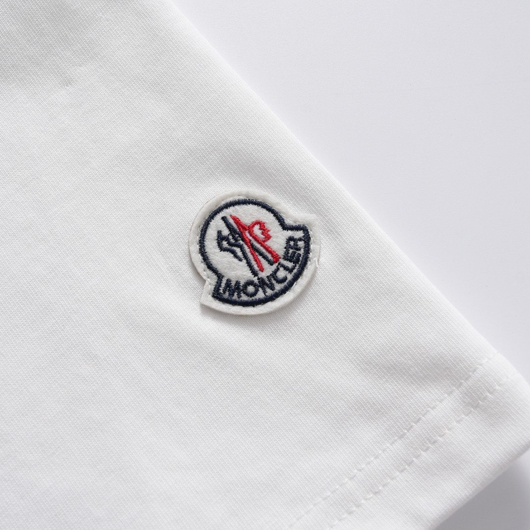 【Moncler 】（モンクレール）半袖Tシャツ 男女兼用、ご好評に付き再入荷！