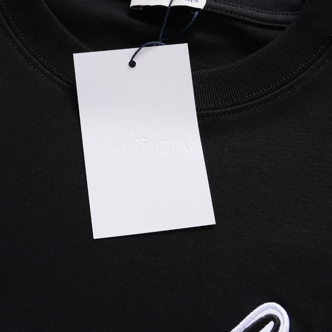 【Moncler 】（モンクレール）半袖Tシャツ 男女兼用、ご好評に付き再入荷！