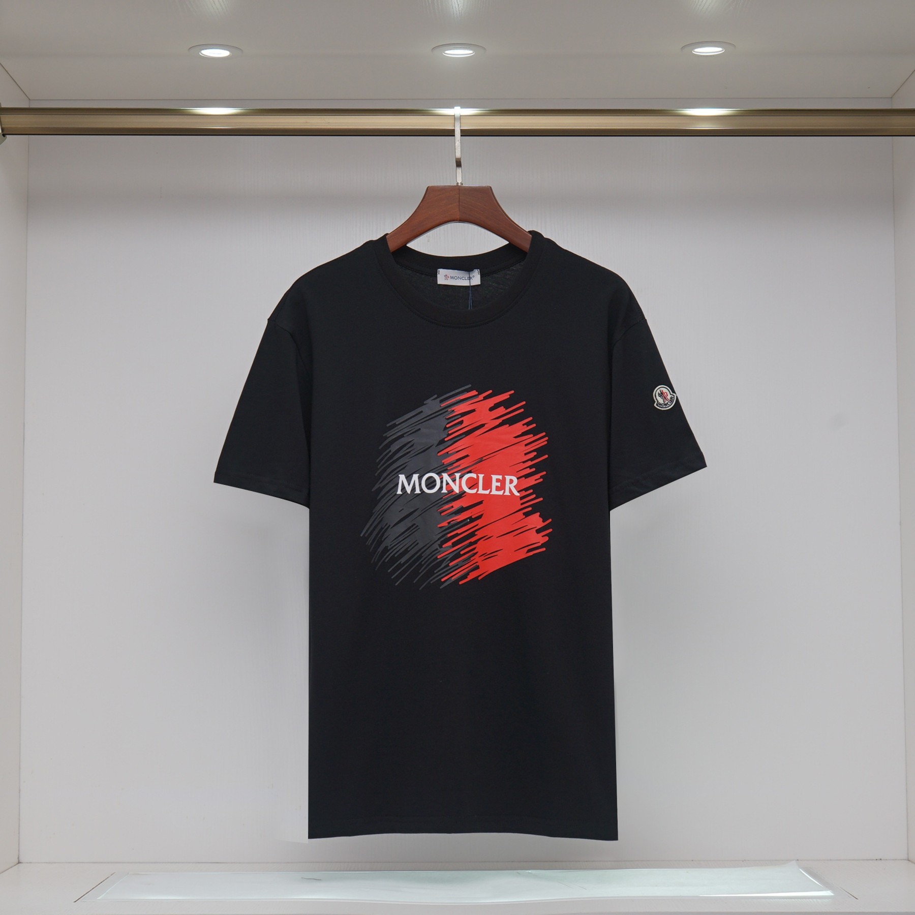 【Moncler旗艦店】（モンクレール）半袖Tシャツ、ご好評に付き再入荷！