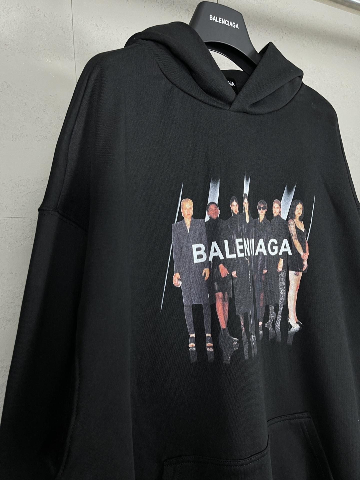 【BALENCIAGA】バレンシアガ パーカー 男女兼用 ご好評に付き再入荷！