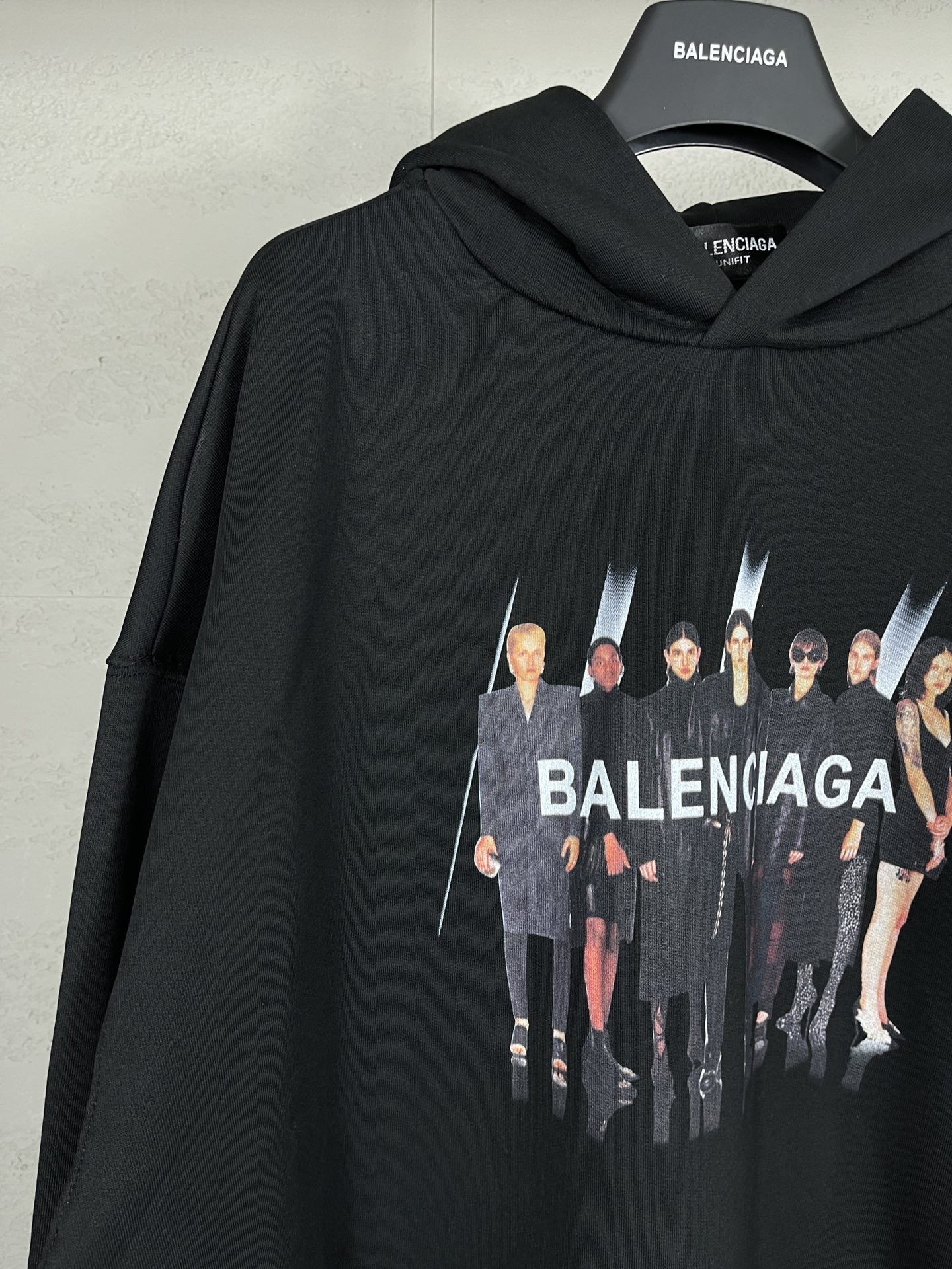 【BALENCIAGA】バレンシアガ パーカー 男女兼用 ご好評に付き再入荷！