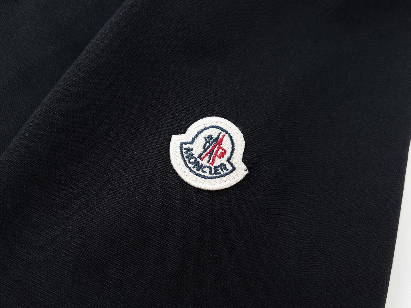 【MONCLER旗艦店】（モンクレール）長袖 ご好評に付き再入荷！