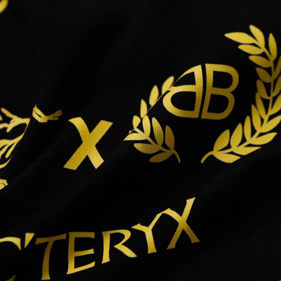 【BALENCIAGA旗艦店】バレンシアガ 長袖 ご好評に付き再入荷！