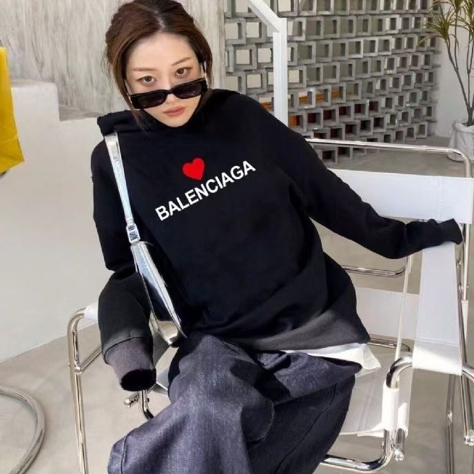 【BALENCIAGA】バレンシアガ パーカー 男女兼用 ご好評に付き再入荷！